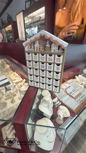 Today’s countdown revealed this rich ruby ring where the pop of color meets the sparkle of brilliant diamonds in yellow gold! Know someone you’d love to gift this beauty to? Shop online or come in today! https://www.familyjewelers.com/catalog/family-co/200-00399/ #familyjewelers #rubyring #adventcalendar #JewelryAddict | Family & Co. Jewelers