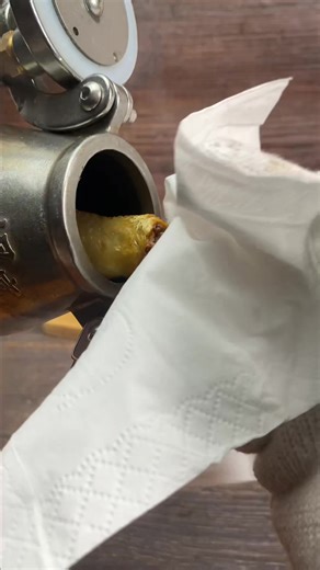 Delicious chicken legs are made by baking in a popcorn machine.#popcornmachine #cooking #creative