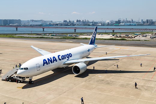 ANA、日本初導入の輸送機ボーイング 777F型機公開。輸送管理者のシートを4席装備