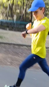 CÓMO SE REALIZA Y PARA QUE SIRVE EL TEST de 3kms? Antes que todo, Muchas felicidades a PATITO Corredora master de 48 años. Nueva marca en el test de 3kms... 12 min y 31 segundos ( 4:10 xkm) Como se realiza el test de 3kms❓ Comenzamos con 20 minutos de trotesito suave para calentar. Ejercicios de tecnica de carrera (Técnica de los palitos) Tus mejores 3kms. 1kms de trotesito suave para volver a la calma. sirve para conocer tu condición física actual y poder calcular tus ritmos óptimos de entrenam