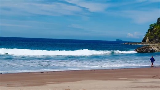 When you stay at our villa in Potrero, Costa Rica (blue zone) you get to pick from many, many amazing, tropical beaches close by every day. Such tough choices…☀️🌊 2 beds, two baths, safe, modern, in the jungle 2mins to fun beach towns, restaurants and bars. 4.94/5.0 rating! https://www.airbnb.com/rooms/1227559100073053720 Al hospedarse en nuestra villa en Potrero, Costa Rica (zona azul), podrá elegir entre muchísimas playas tropicales increíbles cerca todos los días. ¡Qué decisiones tan difícil