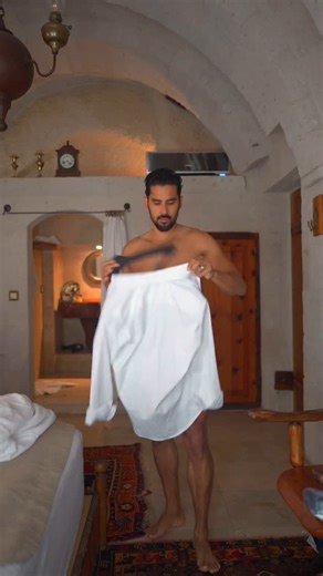 Getting ready in a dream hotel in Cappadocia, between stone walls and a view that seems otherworldly. A black suit, a white shirt, and the classic touch that never fails. We end this unique experience with the elegance of horses, because some moments deserve an epic ending. 🖤🤍🏇 #outfit #grwm #menwithclass #capadocia #terzi | Magno Scavo