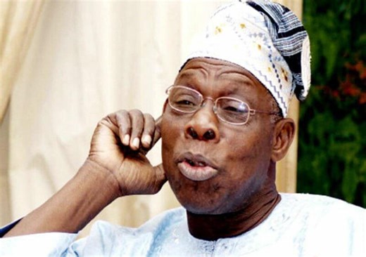 Video: Obasanjo fumes, orders traditional rulers to stand, welcome him