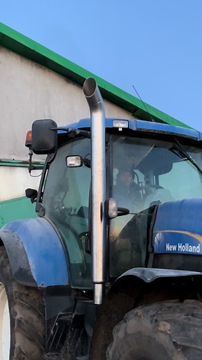 Exploring the New Holland T7050 in Action