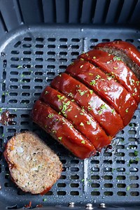 Air Fryer Meatloaf Recipe - Evolving Table