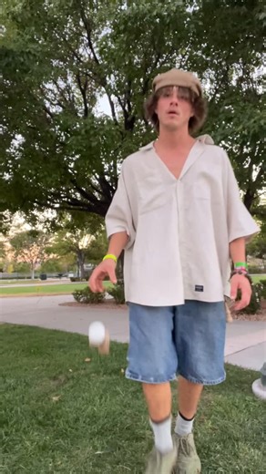 E.T. けん玉 on Instagram: "grinding with the homies on my old school ozora #kendama #ozorakendama"
