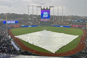 Yankees, Royals weather report: Game delayed in 6th inning; When will play restart?