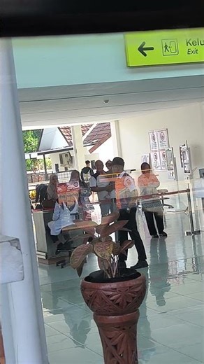 kereta api Cikuray naik di St. kiaracondong. kursi 1A-1B gerbong 5. pasti menemukan keanehan disini