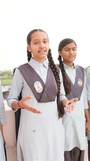 Average Student: Studies before exams.Topper Student: Studies daily with a fixed routine.