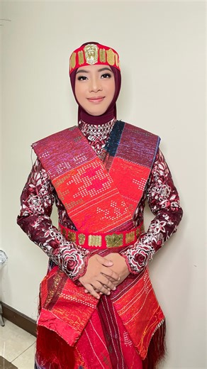 MUA SURABAYA | Opie Makeup on Instagram: "For attending corporate event Ibu @harmonia.citrarini PT. Sinergi Gula Nusantara MUA & Hijab @makeup_byopie #muasurabaya #makeupwisudasurabaya #makeupgraduation #makeuppestanatural #makeupbyopie makeupwisudamurah makeupwisuda"