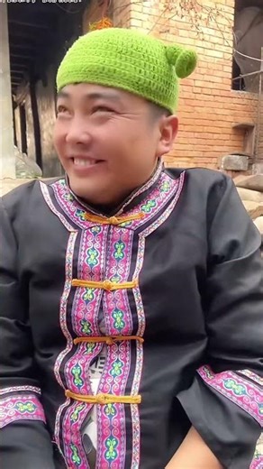 A lovely Chinese man crying over noodle 😂| 一个可爱的中国男人一边吃面条一边哭泣 #mukbang#asmr#part5