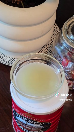 DIY Gnat Trap: The Apple Cider Vinegar & Dish Soap Hack