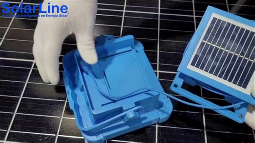 REFLECTOR SOLAR PORTATIL 50W LED luz blanca, luz calida, baliza. !!! idel para llevar a todos lados en tu vehiculo, podras usarlo a la intemperie o dentro de tu vivienda https://www.mercadolibre.com.ar/tienda/solarline Descuentos especiales a Distribuidores y Revendedores Comunicate a Solar y Eólica srl, al 5492915224444 dejanos tu mensaje por whastapp tambien puedes descargar nuestra app en lanzamiento anticipado para dispositivos Android donde podrá acceder a todo nuestro catalogo de productos