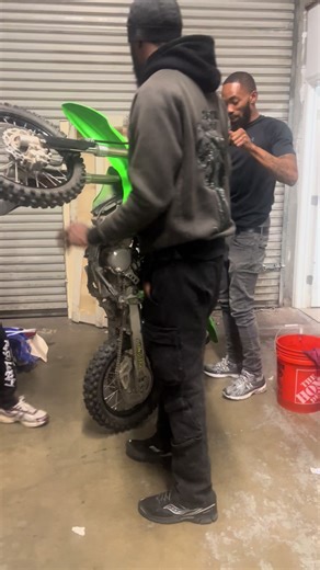Don’t think cause I don’t move furniture nomore I dont still have the 💪🏽 #viral #dirtbikes #baltimore #challenge they sound effects crazy 🤣🤣🤣🤣🤣