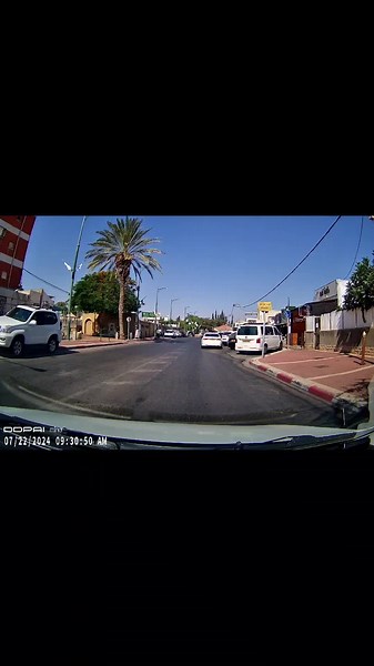 ‏חמורים בכביש. זהירות. 🤣