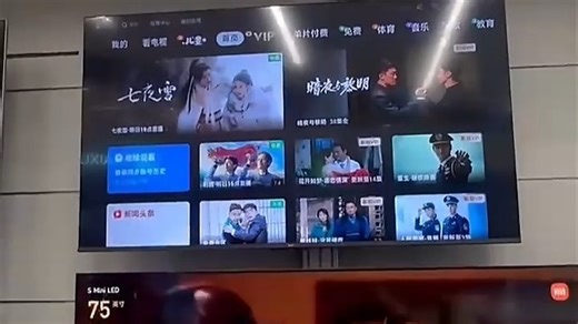 新款智能大屏带来高清流畅观影新体验，沉浸式视觉享受触手可及，搭载先进解码技术，轻松应对4K高清资源，告别卡顿缓冲。通勤、居家多场景适用，追剧刷片更尽兴，还原真实