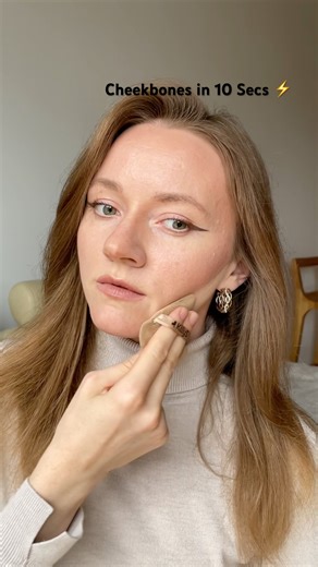Cheekbones in 10 Secs ⚡ #beauty #makeup