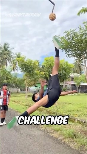 They Tried to Kick Like Ronaldo! ⚽😱 (@iwanktakraw)