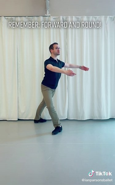 Attitude Pirouette Tips! #ballet #dance #balletteacher #ballettitiktok #learnontiktok #tips #danceteacher #pirouette #ballettechnique #fypシ