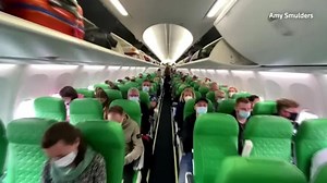 200 tourists, 1 isolated resort: a lockdown test