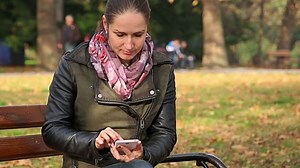 Woman Typing Texting Sending Sms Using Stockvideoklipp (helt royaltyfria) 22048972 | Shutterstock