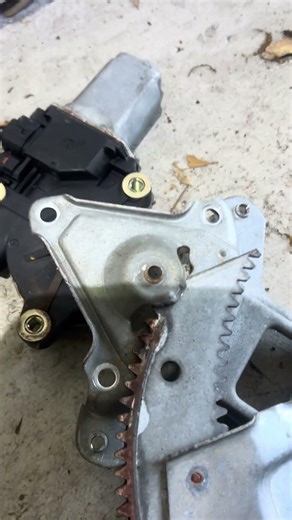 2001 Honda CRV window regulator removal when it’s stuck in the closed position.