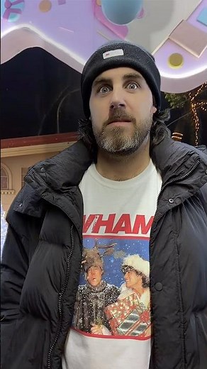 POV: You just noticed what's wrong with this Christmas display 👀 #Christmas #Funny