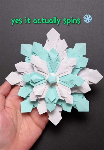 made a spinning origami snowflake and i'm obsessed with it 🌀❄️ #origami #papercraft #snowflake #satisfying #diy