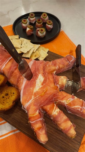 These creepy apps are sure to scare your guests this Halloween! 💀 For the Prosciutto Hand ✋ Start with tracing your hand on parchment paper. Form garlic & herb cheese spread and cheese sticks into the shape of the hand. Wrap hand with prosciutto and serve with crackers and crostini! For the Eyeballs 👁️ Wrap Ciliegine mozzarella with thinly sliced prosciutto and top with thinly sliced green olives! #halloween #halloweenappetizers #prosciutto #appetizer | Carlino's Market