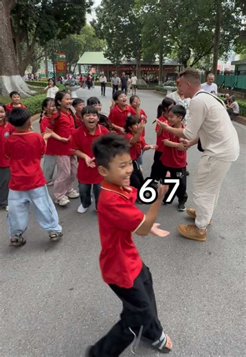 Udaje że wiem o co chodzi 😅😂 #sixseven #67 #vietnam #asia #kids