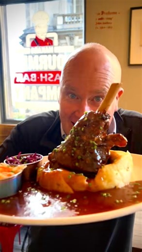 Makars Mash Bar - Edinburgh on Instagram: "New episode of "how do we cook our dishes" with our now famous chef Euan and Chief Makar extraordinaire John The lamb shank has always been one of our best selling dishes and we keep on tweaking (not changing) the recipe to keep on making it even better 😋 Are you one of its fervent fans ? What dish would you like us to do next ? #makarsmashbar #edinburghfood #edinburghrestaurant #makarsbehindthescenes #lambshank"