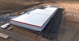 Time-lapse of Tesla Gigafactory construction from July 2014 to March 2016 [Video]