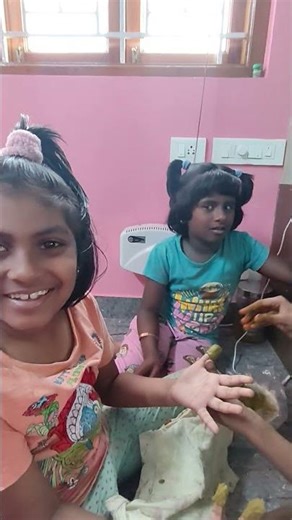 மருதாணி வைக்கிறாங்க#