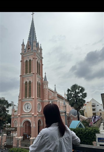 Tucked away in the lively streets of Ho Chi Minh City, Tan Dinh Church, aka the Pink Church, is a true visual delight. With its pastel pink façade, ornate details, and charming steeples, it’s one of Saigon’s most photogenic spots. ✨🇻🇳 📍Quick tip: Grab a coffee at Cong Coffee across the street and head up to their rooftop for some great pics! ☕️📸💒 #HoChiMinhCity #TanDinhChurch #PinkChurchSaigon #VietnamTravel #LocalLife