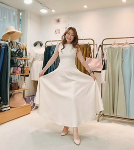立體剪裁，簡約優雅，媲美高訂禮服！ www.mydress.com.tw/l-71g17b -- 優雅好搭的素面長版洋裝... ✔️顯瘦有垂墜感的A字裙 ✔️視覺收窄的立體胸線 ✔️側邊加高修飾副乳 . 五種高級感滿滿的顏色 讓你每個轉身，都像女神 -- 🧐直播主資料 ３０老師：160cm/50kg 阿滿 161cm / 56kg -- 好康社團在這 👇 就愛買dress-美型涼感 · 涼到流淚之女王 官方賴帳號 搜尋 🔍 @mydress 優先好康私密賴聊天室 www.mydress.com.tw/l-1tvwug 🔴客服服務時間 ♡ 週一到週五：09:30 - 17:30 中午休息時間：12:30 - 13:30 例假日與國定假日暫無人值班 | mydress.com.tw