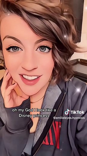 @disney im ready to be your first queer princess whenever you are 🏳️‍🌈 #disney #disneyprincess #ariel #littlemermaid #thelittlemermaid #princess #singer #cartoonfilter #actor #emilieleyes