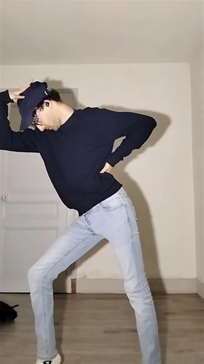 Vidéos de chris_falling (@chris_falling) avec Music Sounds Better With You (feat. Thomas Bangalter) - Stardust & Benjamin Diamond & Alan Braxe