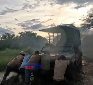 SAFARI FIELD CHALLENGE 2025: Tazama hekaheka za uandaaji wa maudhui ya #SafariFieldChallenge2025 huko porini. @sauda_kidanishow ambaye ni mwandaaji wa kipindi cha #SafariFieldChallenge2025 anasimulia namna wanyama walivyokuwa wanazunguka katika maeneo waliyokuwa wanalala. Uhondo huo utaanza kuushuhudia Jumamosi ya Juni 7, 2025 kupitia chaneli ya #AzamSports2HD saa 3:00 usiku (Imeandikwa na @allymufti_tz) #SafariFieldChallenge2025 #Viwanjani | AzamSports