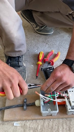 Cómo cambiar un enchufe de forma sencilla