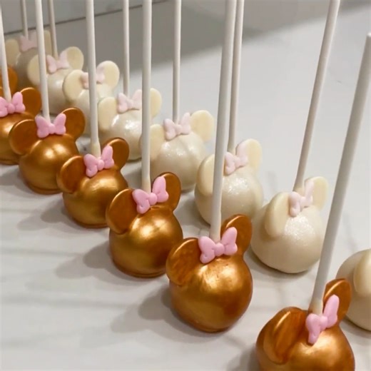 63K views · 273 reactions | Whip up these Minnie Mouse cake pops for a magical treat | MetDaan Cakes | Facebook