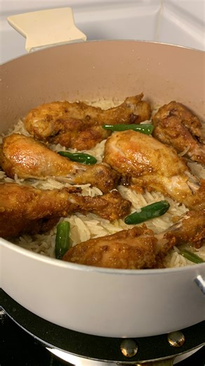 nemrah on Instagram: "craving savour? make it at home 🍗✨ Ingredients for chicken stock : Chicken leg pieces 6 Whole garam masala 1 tbsp Cumin seeds 1 tbs Dried coriander 1 tbsp Fennel seeds 1 tbsp Dried red chilli 3-4 Salt as per taste Water 4-5 glasses Ingredients for fried chicken : 50% boiled chicken Yogurt 2 tbsp Ginger garlic paste 1 tbsp Lemon 1 All purpose flour 3 tbsp Cornflour 3 tbsp Red chilli flakes 1 tbsp Coriander powder 1 tbsp Onion powder 1 tbsp Cumin powder 1/2 tbsp Tikka masala