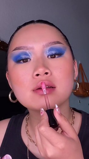 @mercedestrankwong does a #lipgloss #makeupreview of our #viral #Revlon Fatal Apple Super Lustrous #gloss, and it does not disappoint 😍♥️ #glossy