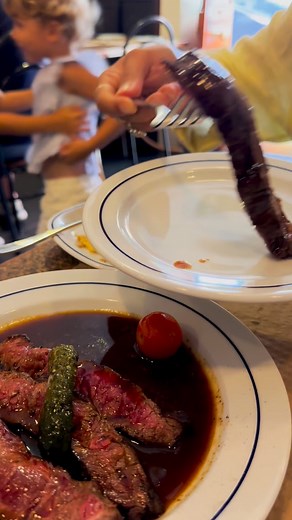 Les plats typiques du Portugal 🥰🇵🇹 ✅ Envoie cette publication à une personne qui adore voyager ! Vous aimeriez découvrir le meilleur du centre historique de Lisbonne en quelques heures seulement? Nous proposons des visites guidées privées en français qui vont rendre votre séjour inoubliable. Plus d’informations ici: https://bonjourlisbonne.fr/reserver-visite-a-pied/ Abonne-toi à @bonjourevasion pour avoir plus de contenu voyage ! #lisbonne #portugal #fyp #foryoupeople #vacances #voyage #voyag