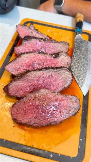 Reverse Seared Rump Cap by @cheatmeats 🔥🥩 If you’re looking for a cut that’s full of beefy flavour, then you need to try @harveybeefwa rump cap on the BBQ! The fat cap doesn’t just look good, it protects the meat during the cook, slowly rendering and basting it the whole way through. 🤤 Written recipe below; Score the fat cap in a crisscross pattern Apply a light layer of American mustard for the binder then generously season both sides with salt, pepper and garlic powder. Place on the barbecu