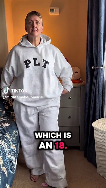 The ultimate oversized comfy set 🩶✨ PrettyLittleThing ash grey logo oversized joggers hoodie — cosy, relaxed and SO easy to throw on. I’m wearing XL / UK 18 and these are VERY oversized 😅 If you’re between sizes, I’d definitely go down rather than up! Perfect for lounging, travelling, errands… basically anything where comfort wins 🙌 #PrettyLittleThing #PLT #TikTokShopUK #ComfyOutfit #Over40Style