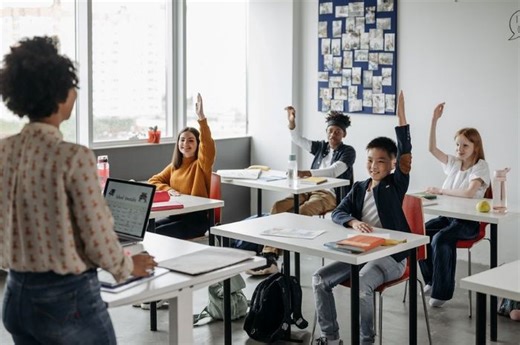 Kalimat dengan Majas Personifikasi dalam Teks 'Tepuk Bulu', Kelas 4 SD Kurikulum Merdeka - Bobo