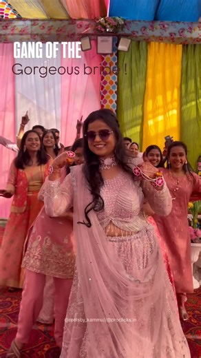 kammuby_reels on Instagram: "she didn’t choose the gang. the gang chose her 🧿✨💖 @proclicks.in14 @kammu_mundetiya keywords: gang of the bride bride squad reel wedding content creators bride tribe bridal moments wedding reel india emotional wedding moments bride besties indian wedding vibes wedding memories captured hashtags: #weddingreels #bridesquad #weddingcontentcreator #indianwedding #bridetribe"