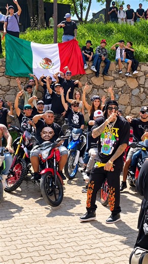 Santa Fe Klan con la raza 🇲🇽🔥 ¡El legado de Lefty SM vive en el barrio! #Shorts
