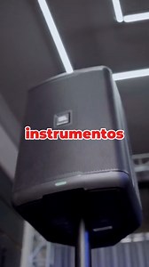 Lleva tu sonido a donde quieras con el JBL EON ONE Compact. Con su diseño portátil y batería recargable de larga duración, este sistema todo en uno ofrece un sonido impresionante con bajos profundos y agudos cristalinos, ¡sin necesidad de cables! 🎛️ Perfecto para músicos, DJs, y cualquier evento donde necesites potencia y claridad en un paquete ultra compacto. 🎤🎸 ¡Haz que cada presentación sea inolvidable con el EON ONE Compact! 💥 #eononecompact #jbleonone #parlanteportatil #bafleportatil #c