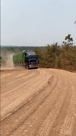 Heavy Loaded Hino Truck Conquers Extreme Hill! 🚛💨 |Skill Sopir Truk Hebat! #shortvideo #truckmania